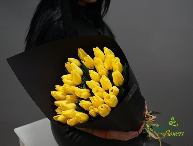 Букет из жёлтых тюльпанов "Поцелуй солнца" Фото